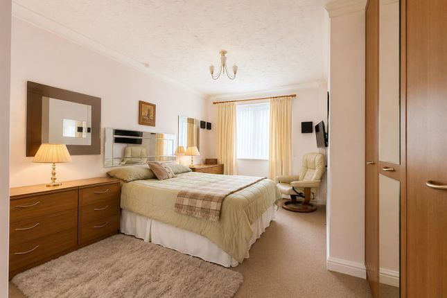 Flat 2, Robinson Court, Beach Road, Lee-On-The-Solent photo 3