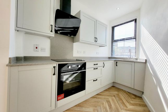 27, Aberdeen Crescent, Stockport photo 4
