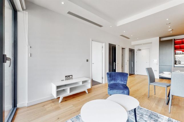 Flat to rent in Corson House, City Island Way, Docklands
