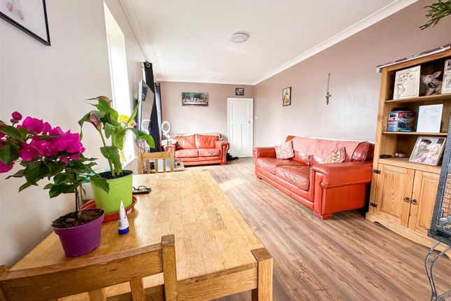 56, Alton Park Road, Clacton-On-Sea photo 3