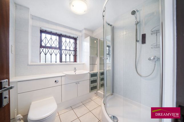 Flat for sale in Woodlands, Golders Green