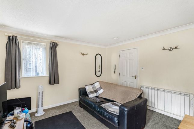 51 Kelham Hall Drive, Oxford photo 3