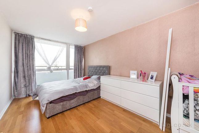 Flat to rent in Holcroft Court, Fitzrovia