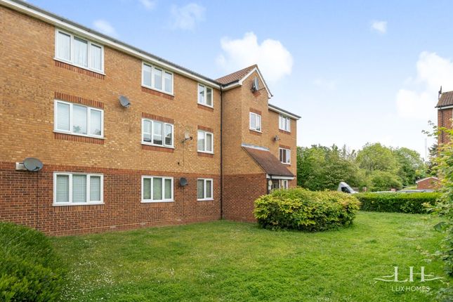 Thumbnail Flat for sale in Latimer Drive, Hornchurch