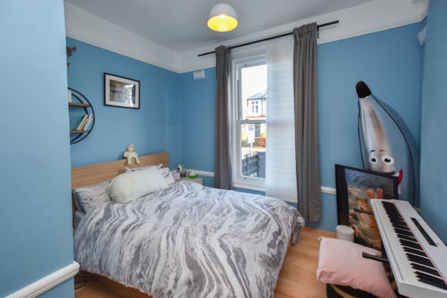 38C, Selby Road, London photo 2