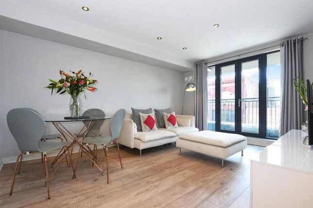 Flat 2, 3, Cottage Road, London photo 4