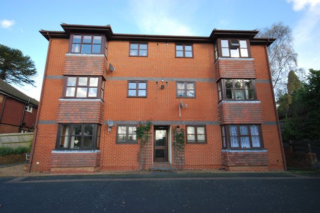 1 Bed Unfurnished Flat