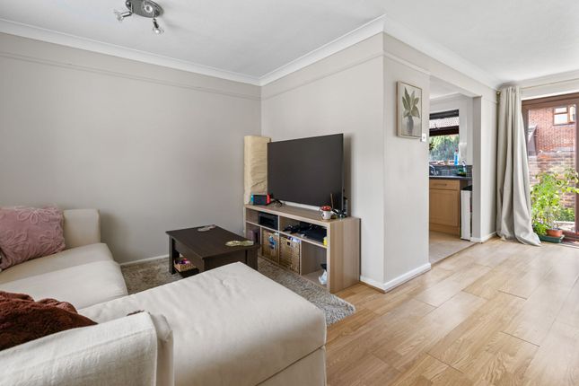 35 Keymer Road, Crawley photo 2