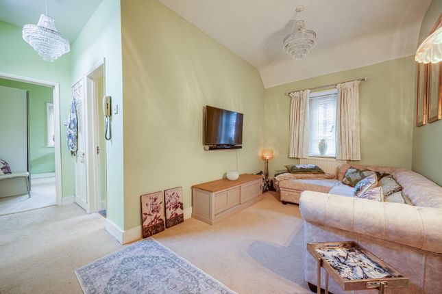 Flat 4, Wellington House, Heath And Reach photo 2