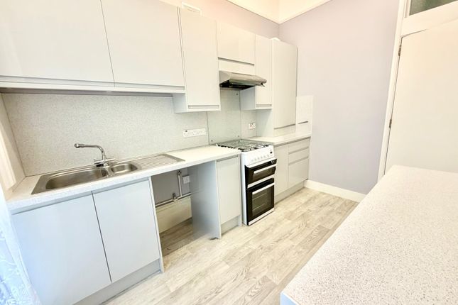 26,Flat 3, Adrian Square, Westgate-on-sea photo 2