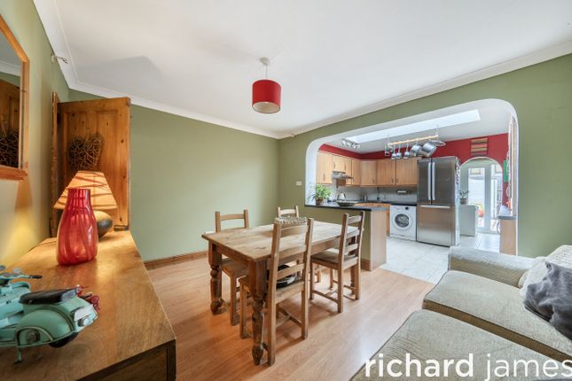 72, Ponting Street, Swindon photo 3