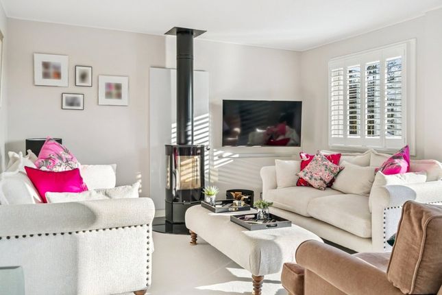 14 Home Wood,, Harleyford, Marlow photo 2