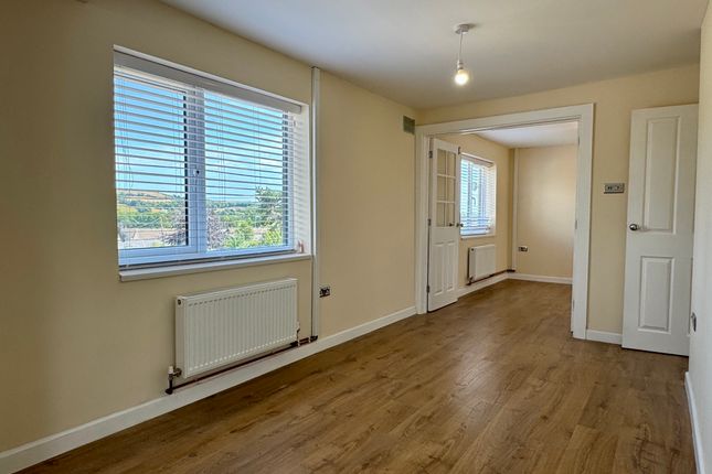 12, Carmarthen photo 3