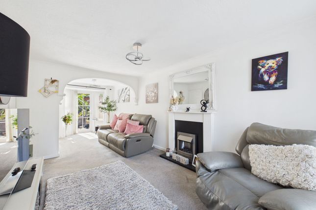 2 Bramble Croft, Sutton-In-Ashfield photo 2