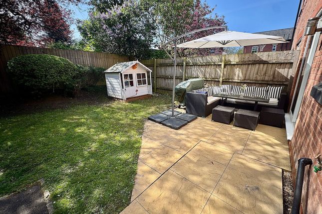 4 Gartmore Close, Manchester photo 4