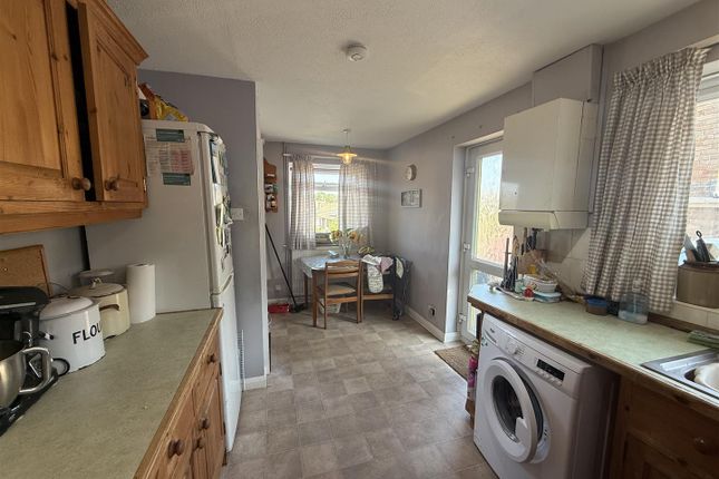 26, Coneygar Close, Bridport photo 4