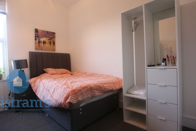 Room to rent in Room 4, Woodborough Road, Nottingham