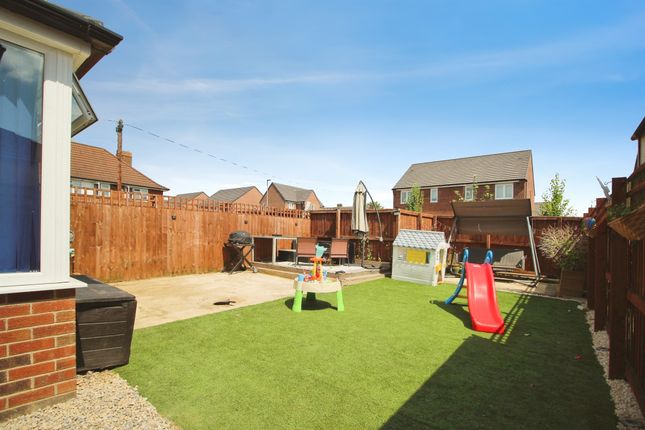 3, Parklands Court, LEEDS photo 4