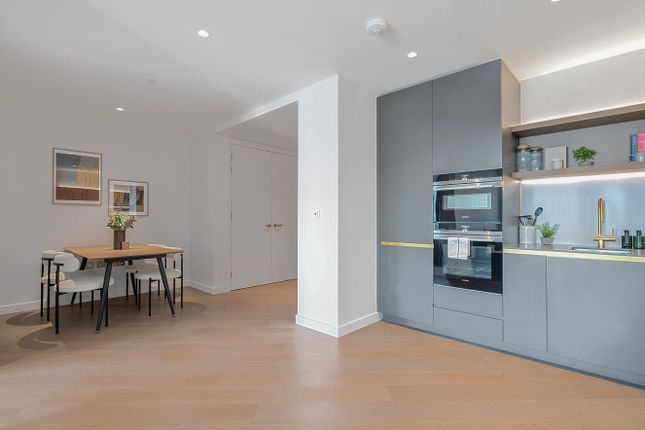 4 UPPER RIVERSIDE, Cutter Lane, London photo 4