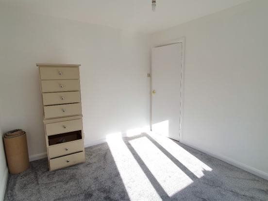 8, Mount Close, High Wycombe photo 4