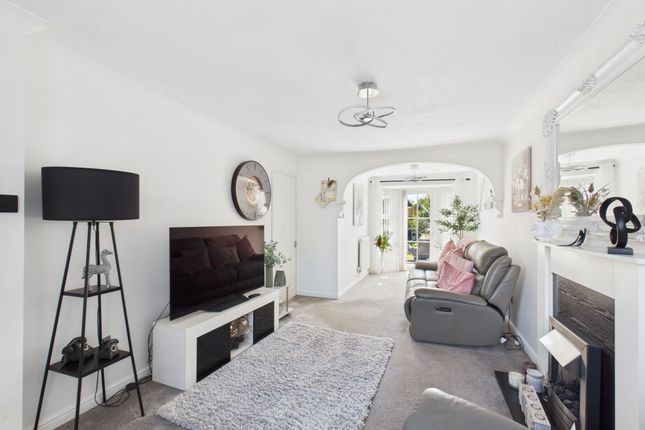 2 Bramble Croft, Sutton-In-Ashfield photo 3