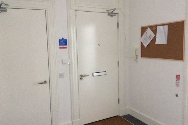Flat to rent in Crichton Street, City Centre, Dundee