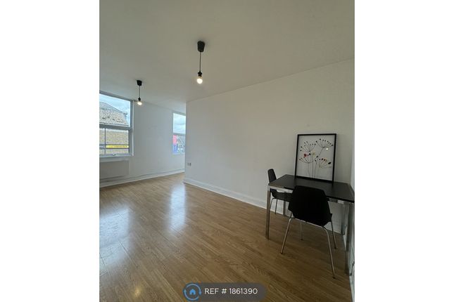 Thumbnail Flat to rent in Grove Crescent Road, London