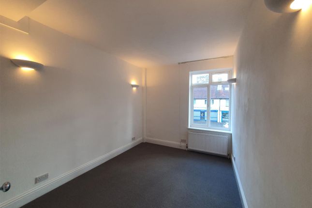 Flat to rent in Banstead Road, Carshalton