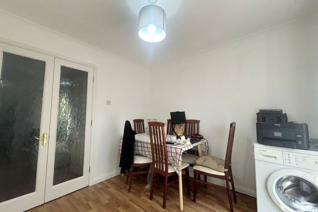 29 Hindemith Gardens, Milton Keynes photo 5