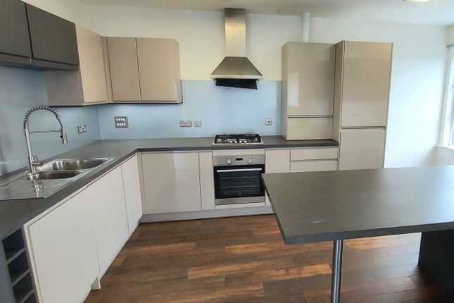 33, Hereward Tower, Broadway, Peterborough photo 4