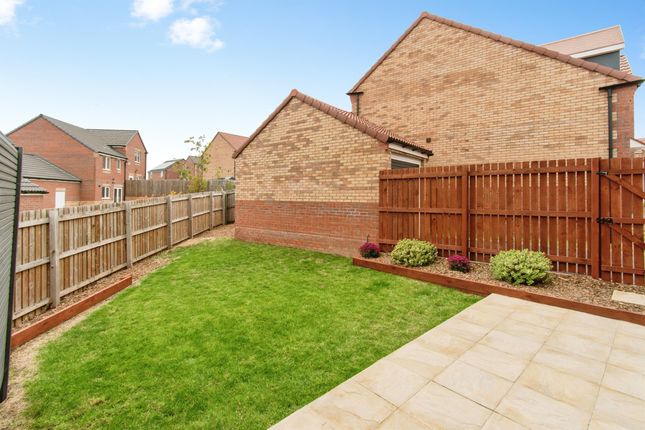 14, Oak Tree Way, KNOTTINGLEY photo 2