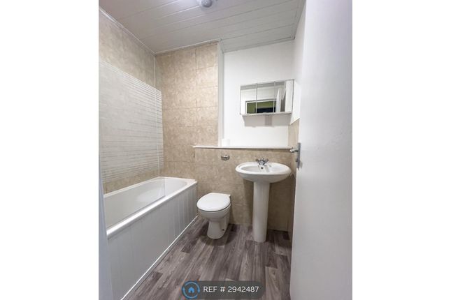 Flat, Bruce St, Clydebank photo 4