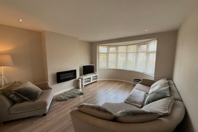 60, Aberdale Gardens, Potters Bar photo 2
