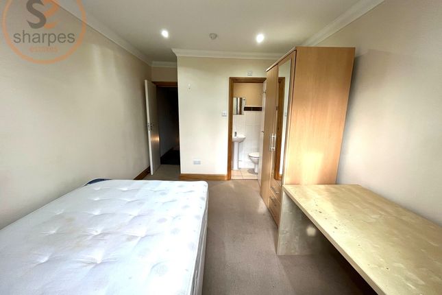 1st Floor Back Double room 118 Robinson Road, London photo 2