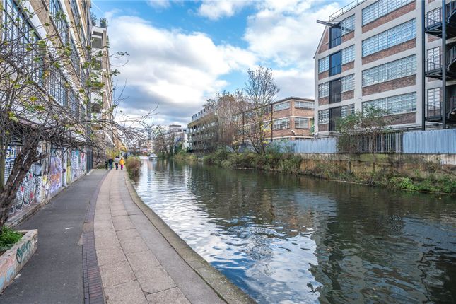 Detached house for sale in De Beauvoir Crescent, Islington, London