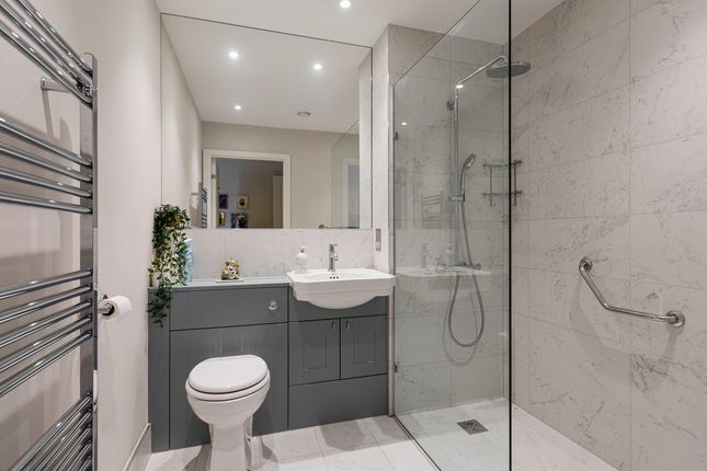 Flat 15 Hollyoak House, 256, High Road, Loughton photo 4