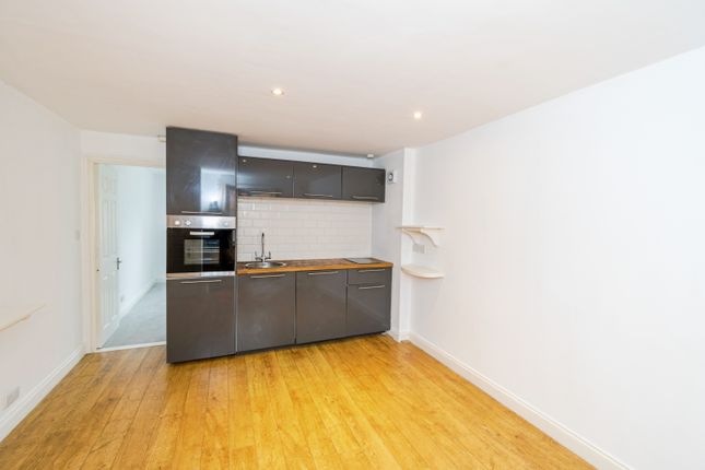 Flat 4/The Weirs 76-78, Chesil Street, Winchester photo 3