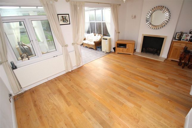 25 Connaught Avenue, Barnet photo 3