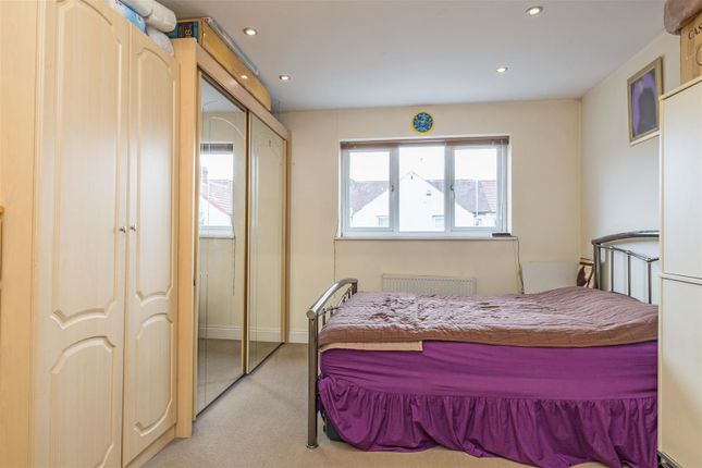 4 Asprey Place, Littledown Road, Slough photo 4