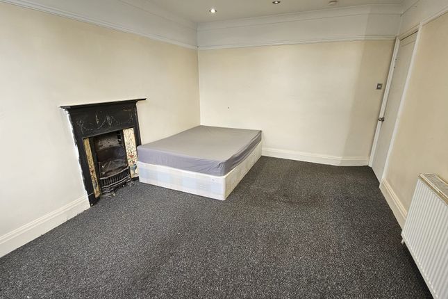 Windermere Avenue, Wembley photo 4