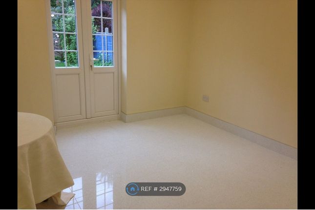 Bridge Way, Ickenham, Uxbridge photo 3