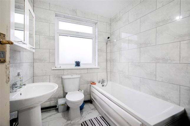 End terrace house for sale in Meads Lane, Seven Kings