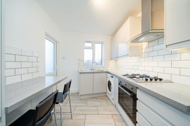 Flat 4, Waverley Court, Brondesbury Park, London photo 3
