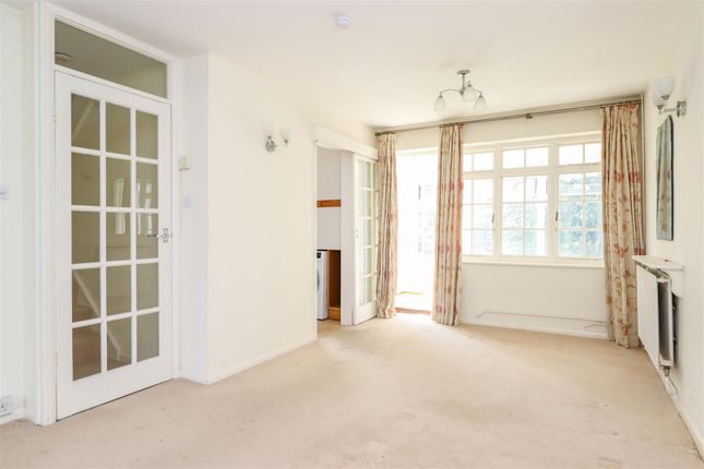 99A, Swindon Road, Horsham photo 4