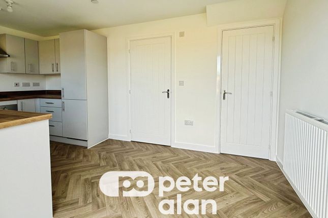 18, Pontyclun photo 4