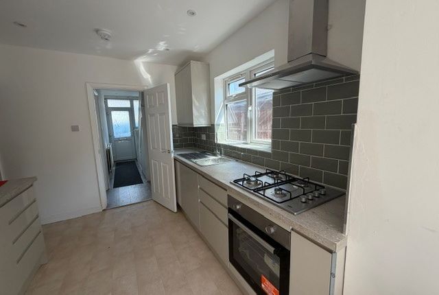 847, Luton photo 2