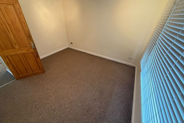 10 Studley Court, Studley Drive, Ilford photo 5