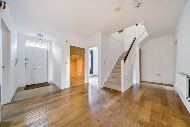 3, Oscar Close, Purley photo 2