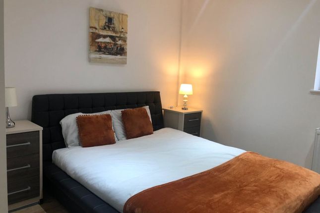 Flat to rent in Saint James's Road, London