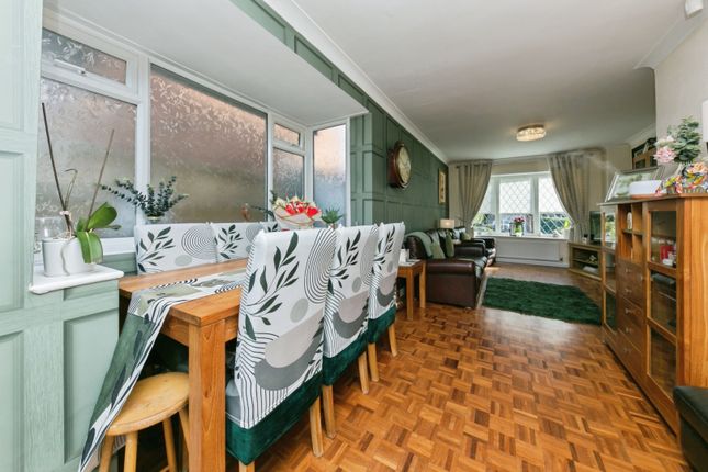 25, Grangefields, Stoke-on-Trent photo 4